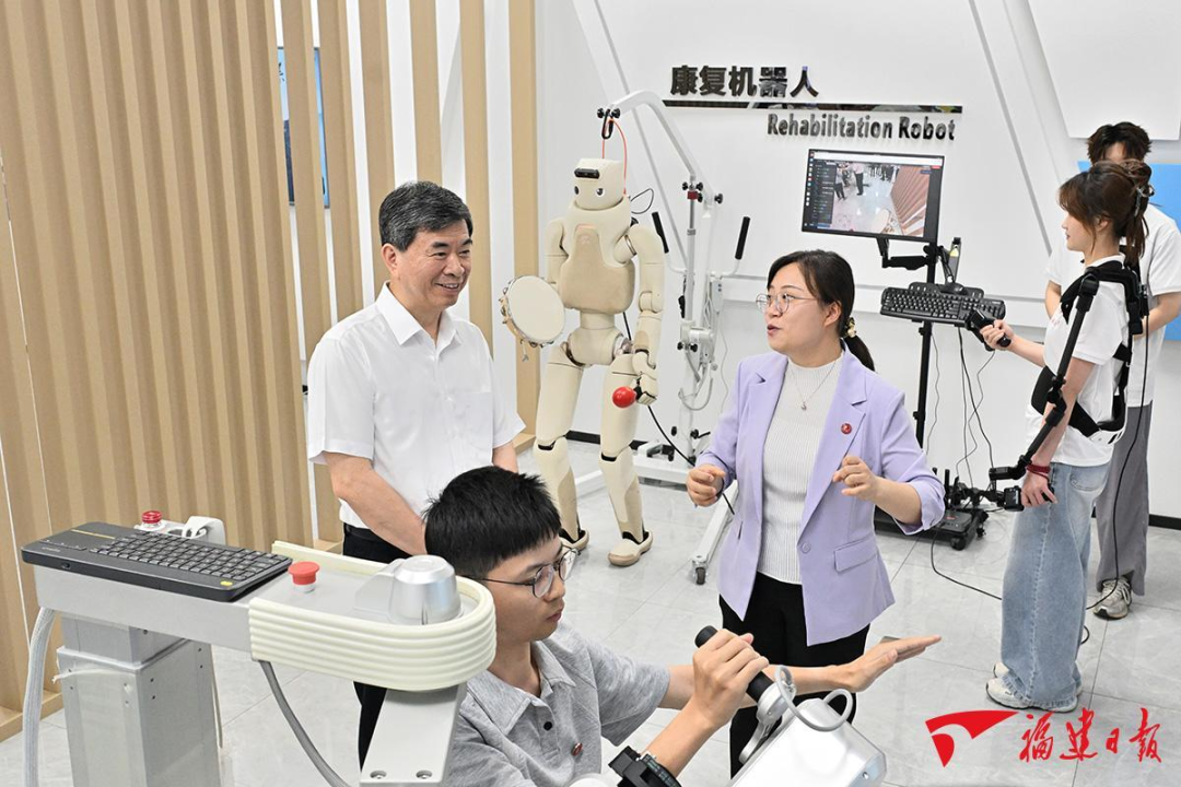 周祖翼在福建中医药大学旗山校区调研。 图片